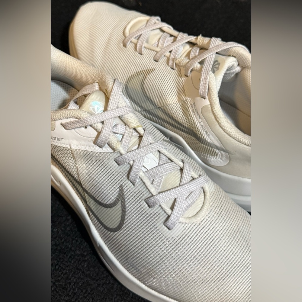 Nike Downshifter 12 Women’s 7.5 White Running Sneakers 9/10 Excellent Condition